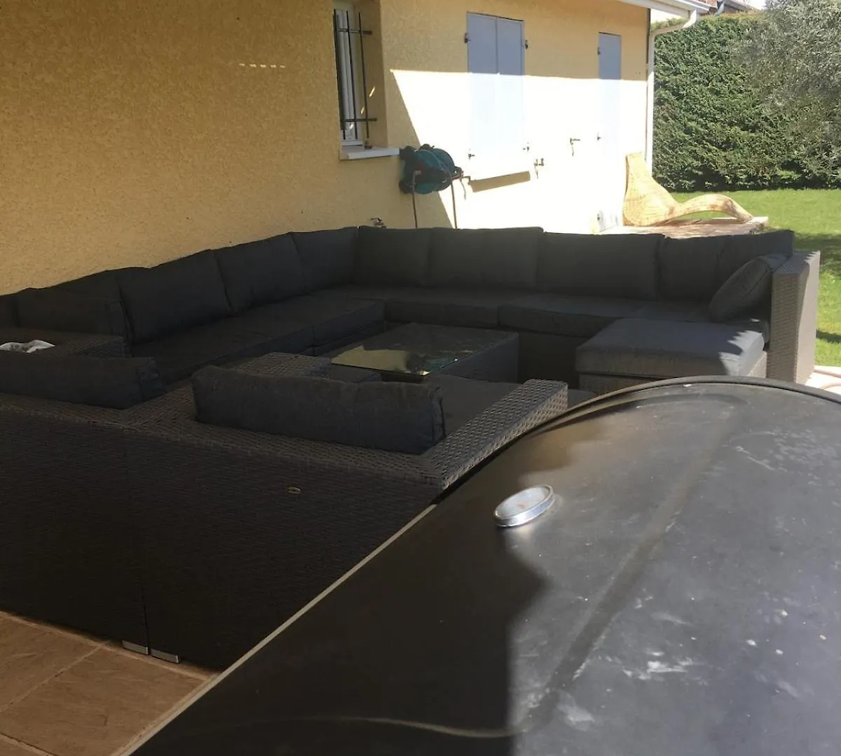 Maison Privee Avec Piscine Beaurepaire  Holiday home Beaurepaire (Isere)