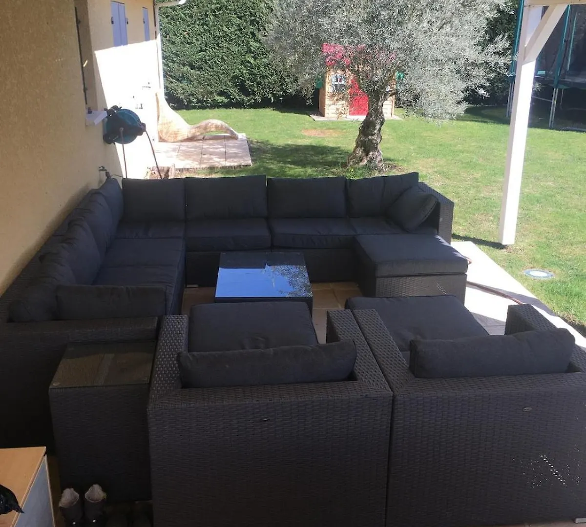 Holiday home Maison Privee Avec Piscine Beaurepaire